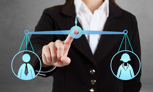 績(jī)效評(píng)估：客觀公正評(píng)價(jià)員工表現(xiàn)，激發(fā)員工動(dòng)力