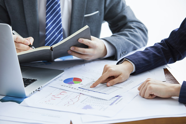 及時(shí)調(diào)整：根據(jù)反饋和評(píng)估，及時(shí)優(yōu)化戰(zhàn)略