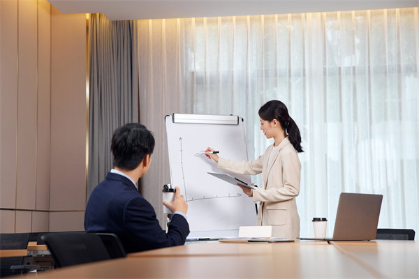 創(chuàng)新薪酬管理模式，構建高效激勵與留任新機制