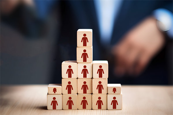 企業(yè)的發(fā)展戰(zhàn)略不僅僅是老板一個(gè)人的問題，還有誰(shuí)？