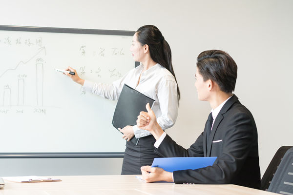 分析順利開展績效管理工作的前提條件有哪些？