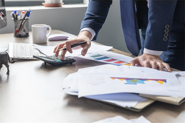 行業(yè)變革下，薪酬調(diào)整策略如何緊跟市場步伐？