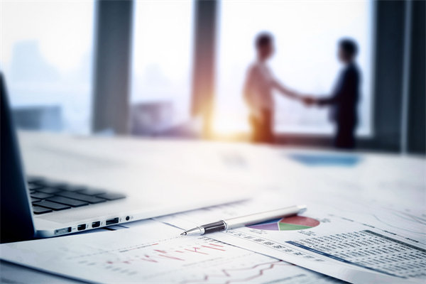 薪酬績效管理中的溝通障礙如何克服，增強員工信任感？