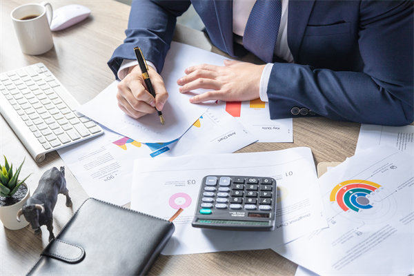 利用大數(shù)據(jù)與AI優(yōu)化績效管理流程，提升決策效率！