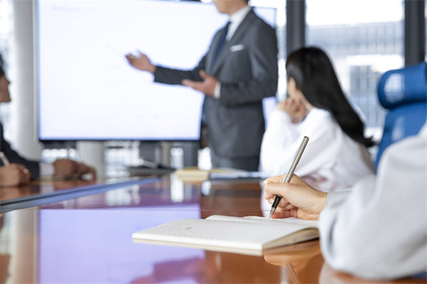 集團(tuán)內(nèi)部溝通機(jī)制如何優(yōu)化，促進(jìn)信息暢通？