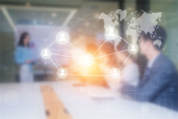 組織規(guī)劃中，如何確保戰(zhàn)略方向與市場需求一致？