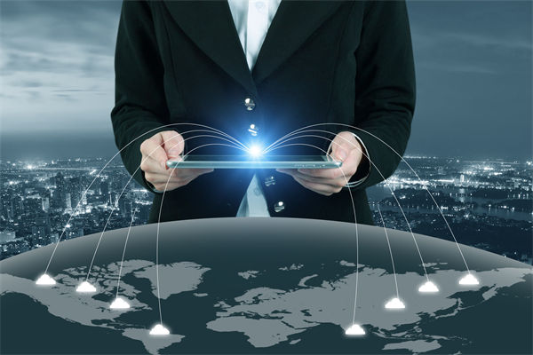 跨國(guó)企業(yè)如何管理文化差異以實(shí)現(xiàn)全球戰(zhàn)略協(xié)同？