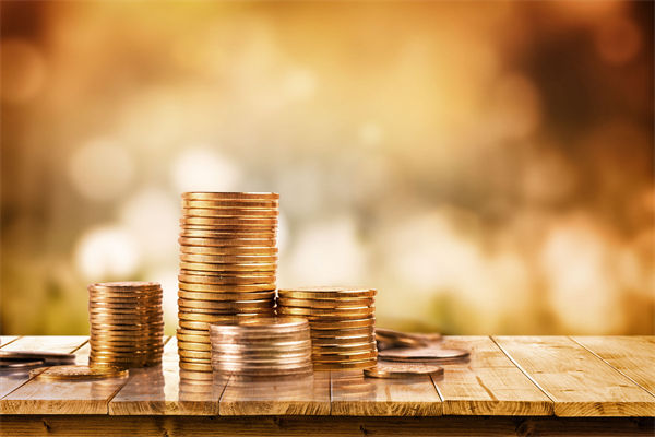 在制定企業(yè)戰(zhàn)略規(guī)劃時，如何平衡短期與長期目標？