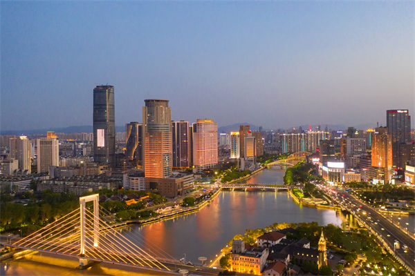 寧波戰(zhàn)略咨詢公司如何為企業(yè)定制長(zhǎng)遠(yuǎn)發(fā)展規(guī)劃？