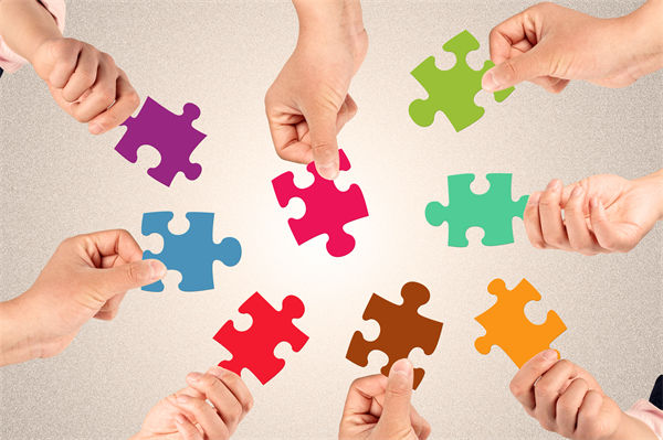 集團(tuán)管控中，如何建立有效的內(nèi)部溝通機(jī)制以促進(jìn)協(xié)同？