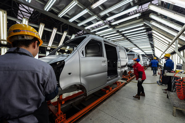 在精益生產(chǎn)過程中，如何有效識別并解決生產(chǎn)瓶頸問題？