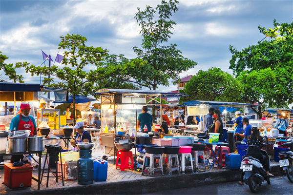 今年擴(kuò)消費(fèi)怎么干？各大企業(yè)如何根據(jù)政策發(fā)力？