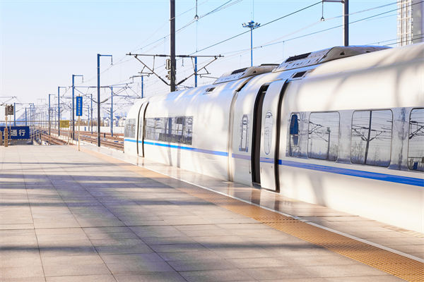 美國為什么沒有中國那樣的高鐵？是哪些方面限制了？