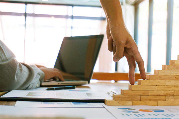 哪個(gè)年度經(jīng)營(yíng)計(jì)劃管理咨詢公司最可靠，可助企業(yè)落地目標(biāo)？